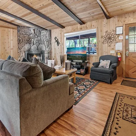 Granny'S Love Shack - Tranquil Retreat Steps Away From The National Forest!
